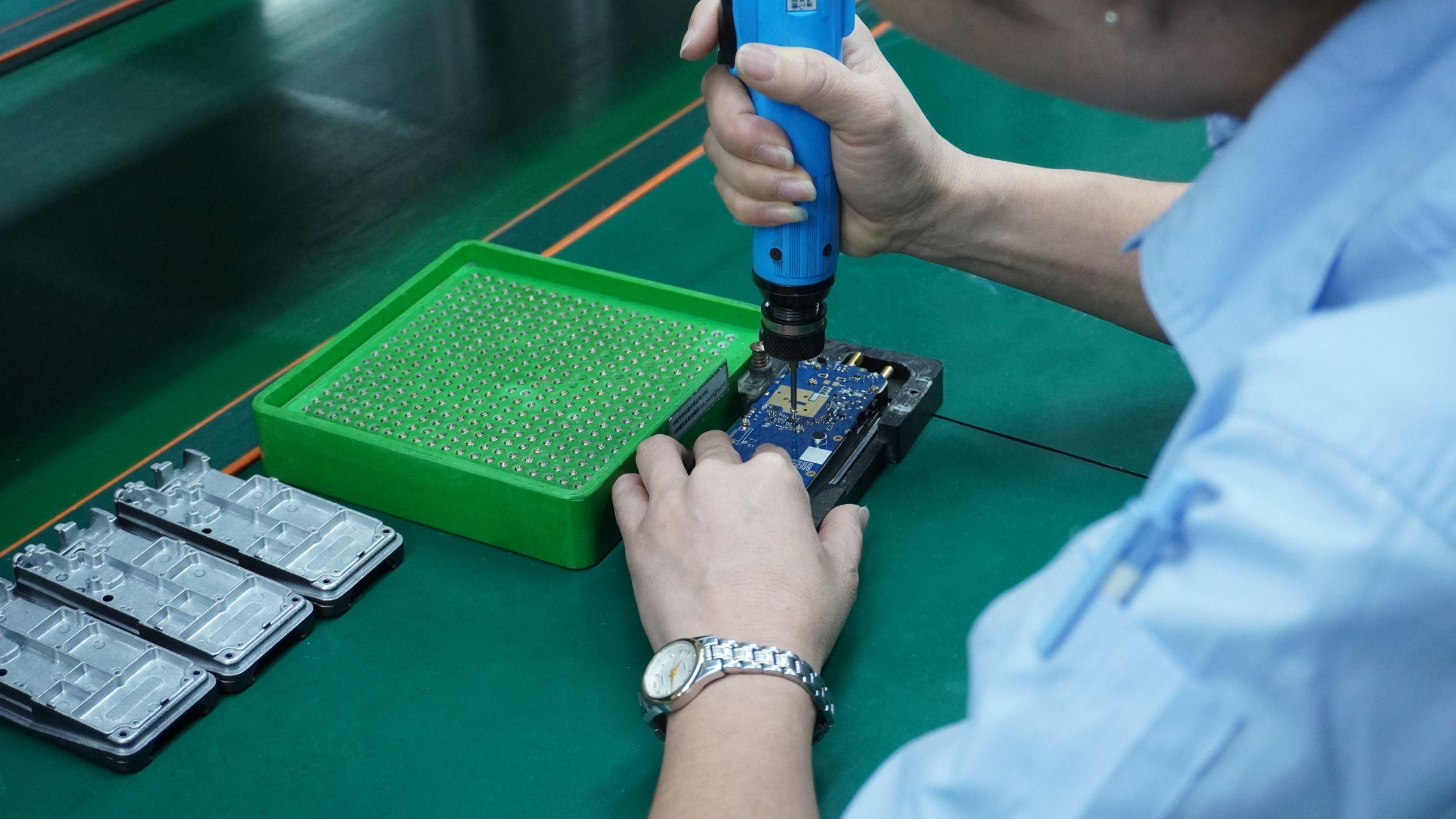 Dual Band Radio Wireless Networking Solutions for Enhanced Connectivity